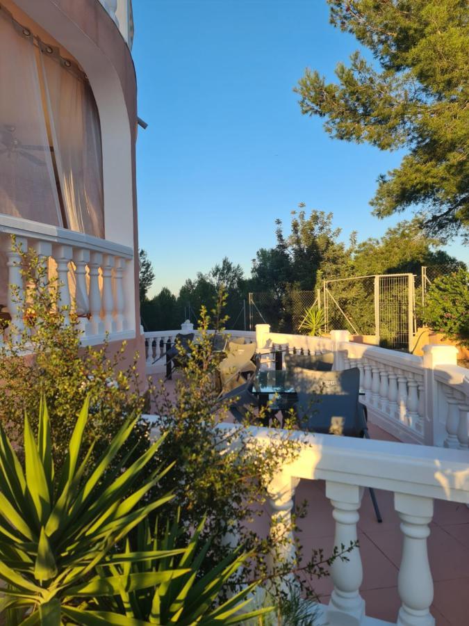 Chateau Angelique Hostal Valencia Exterior foto